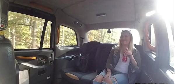  Horny blonde showed tits and more to taxi driver